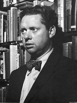 Файл:Dylan Thomas photo.jpg